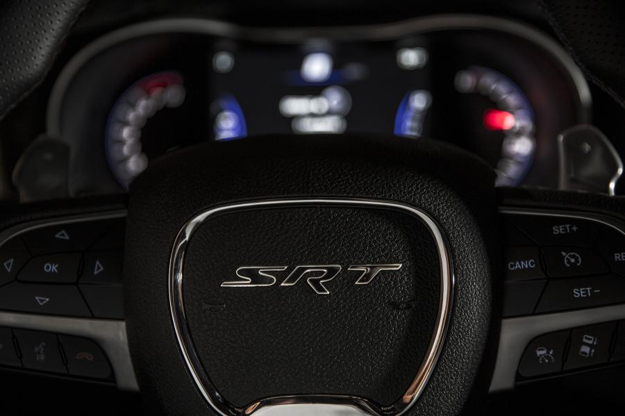  Jeep Grand Cherokee SRT Red Vapor 2015 года  (фото 9 из 10)